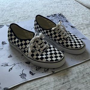 Van's Shoes for men & women checkered Black & White